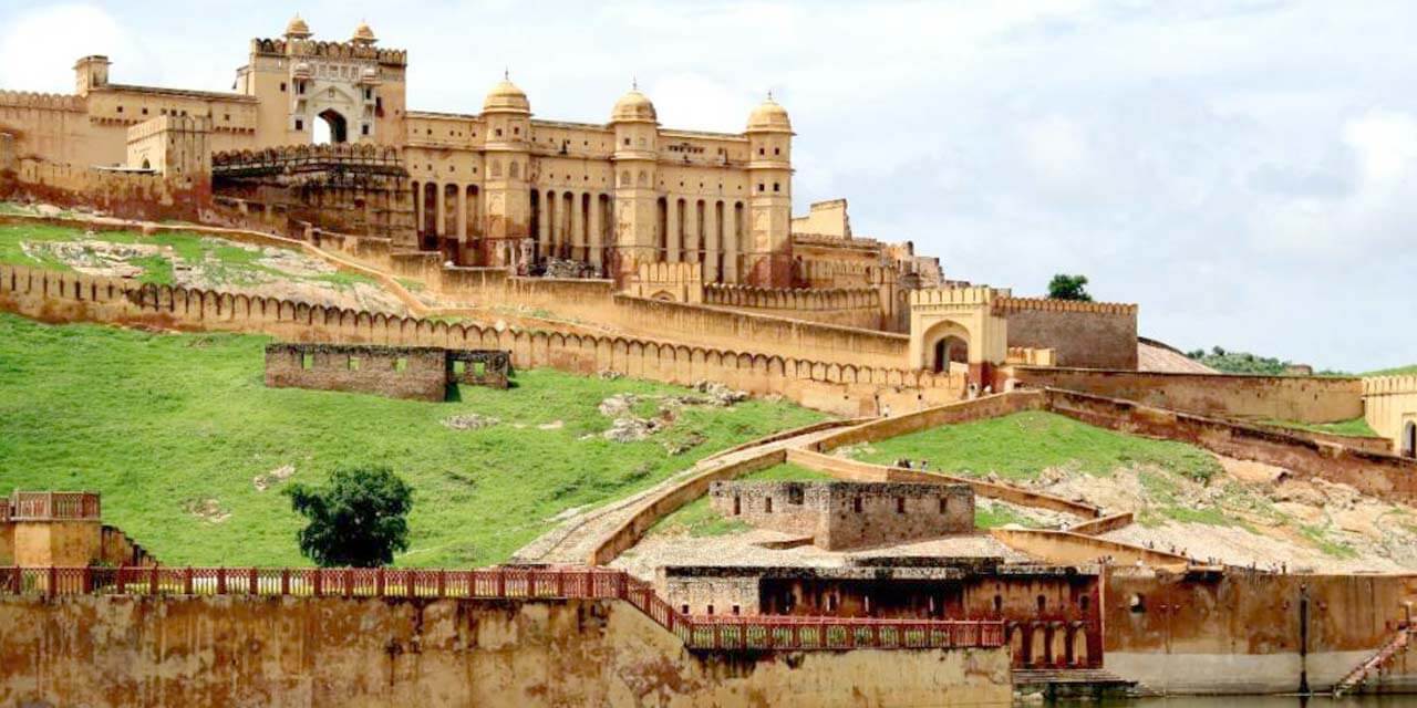 Take a tour of Jaigarh Fort