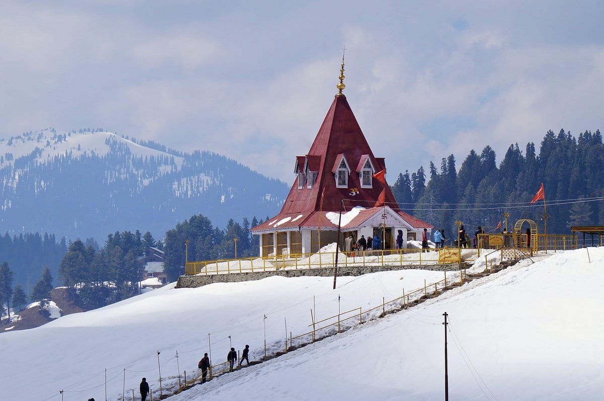 Skiing in Gulmarg