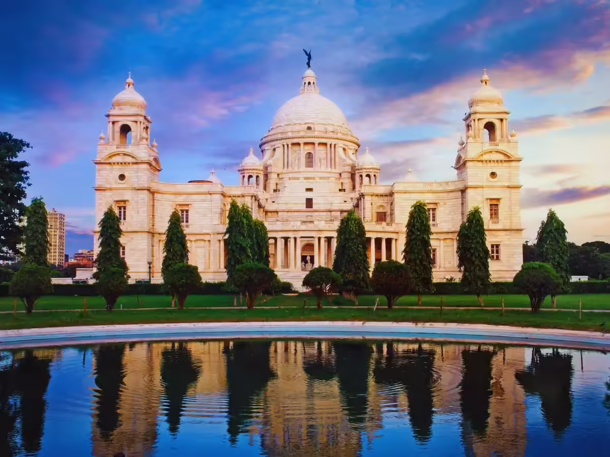Marvel at the Victoria Memorial